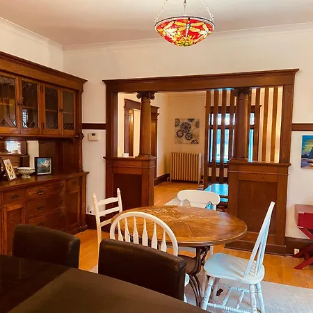 Clover Apartment In Blue House On The Park